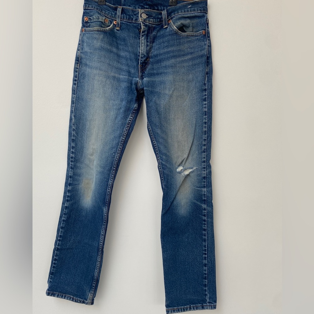 Plain thrifted Levi 511 Jeans. ( W30 L30) navy blue with a light wash.